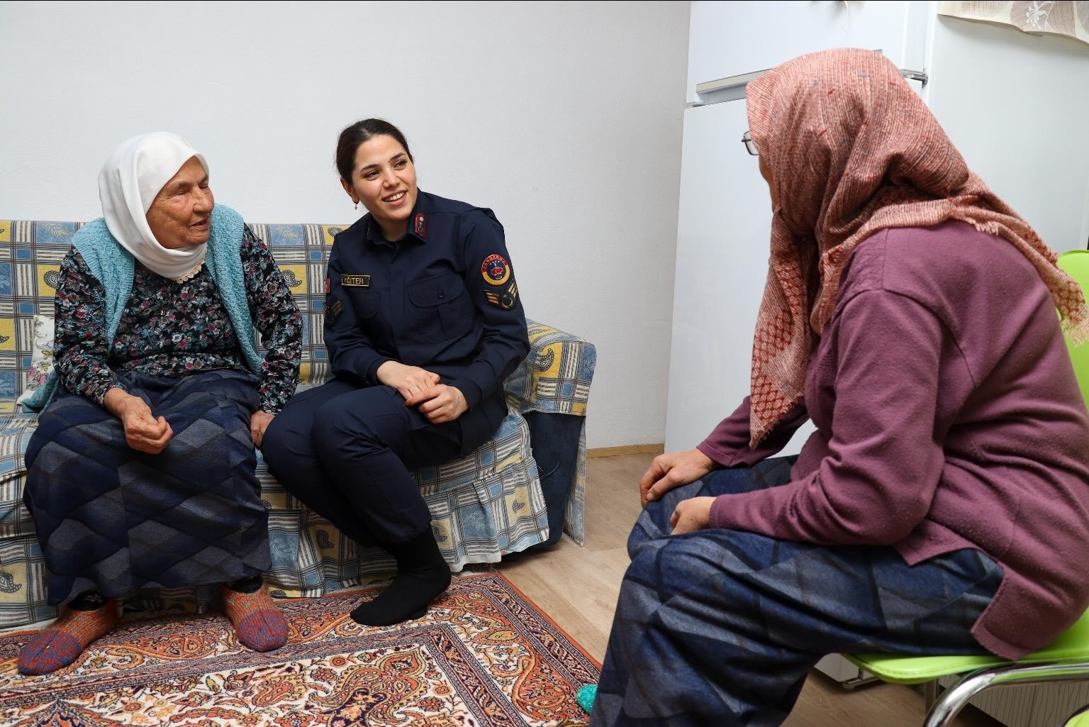 Jandarmadan Mihalıççık'taki yaşlı vatandaşlara ziyaret