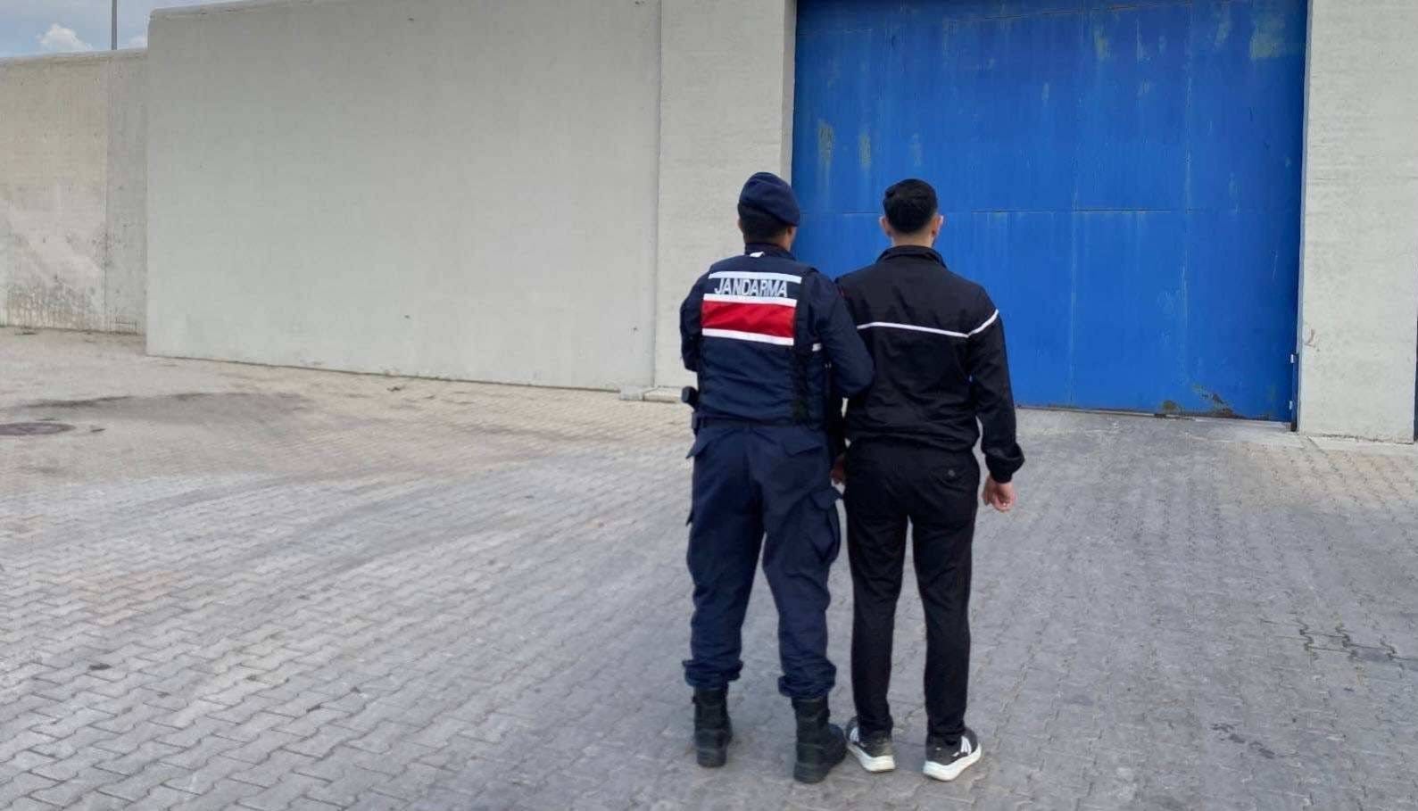 JASAT 12 yıl hapis cezasıyla aranan şahsı yakaladı