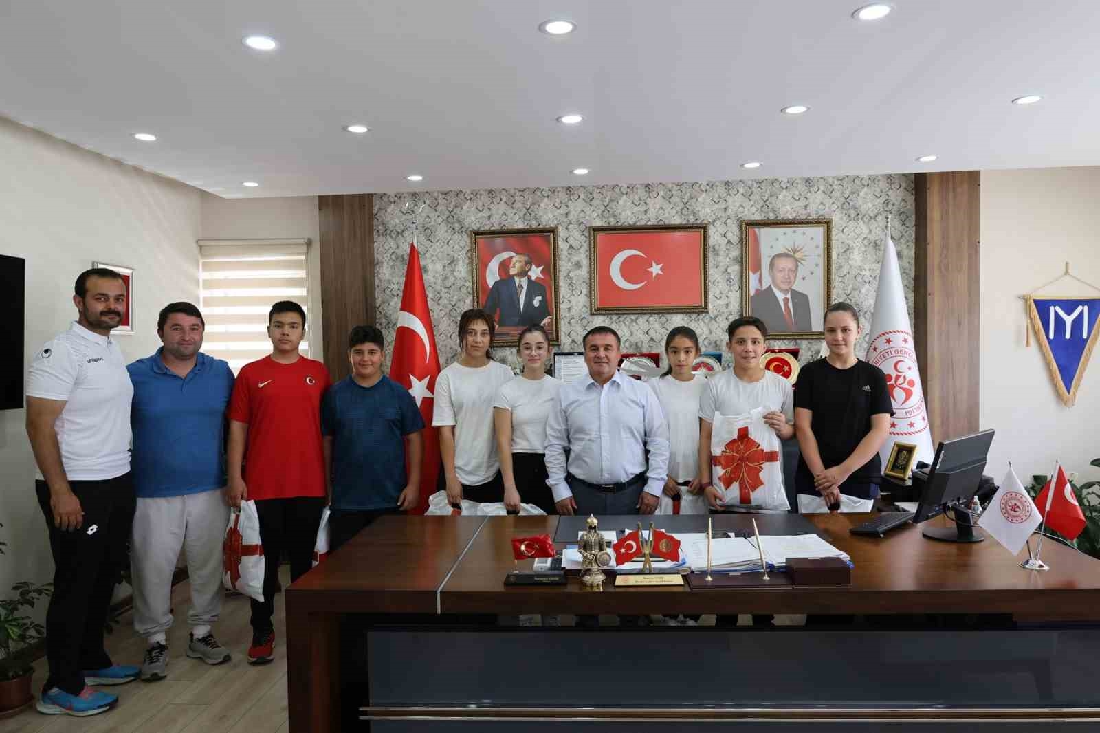 Judonun yıldızları başarılarını İl Müdürü Demiri ile paylaştı
