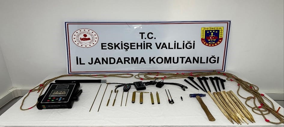 Kaçak kazı yapan 5 şüpheliye jandarmadan suçüstü