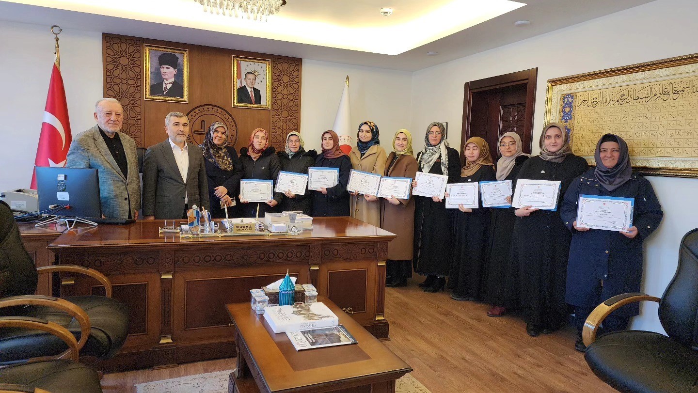 Kadın Kuran kursu öğreticilerine yönelik Talim ve Tashih-i Huruf Kursu tamamlandı