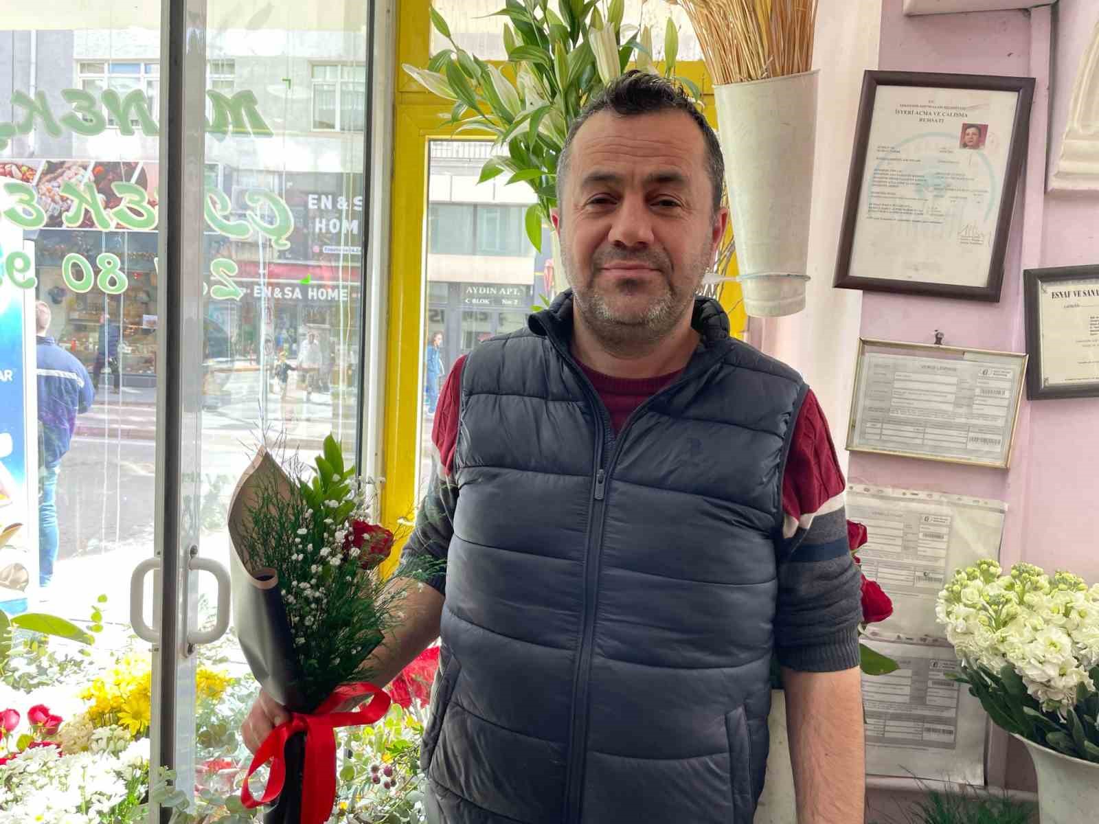 Kadınlara hediye vermek isteyenlerin tercihi çiçekten yana