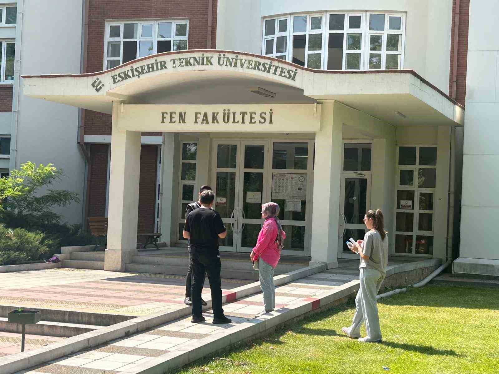 Kapılar kapatıldıktan 10 dakika sonra gelen aday YKSye giremedi