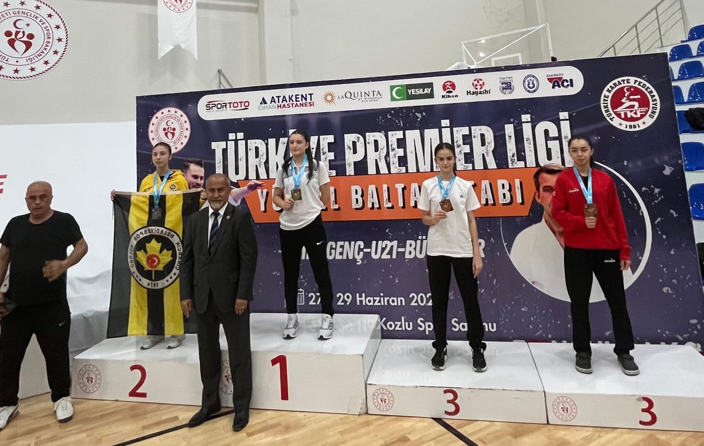 Karate sporcusu Doğa Açıkgöz, Türkiye 3üncüsü oldu