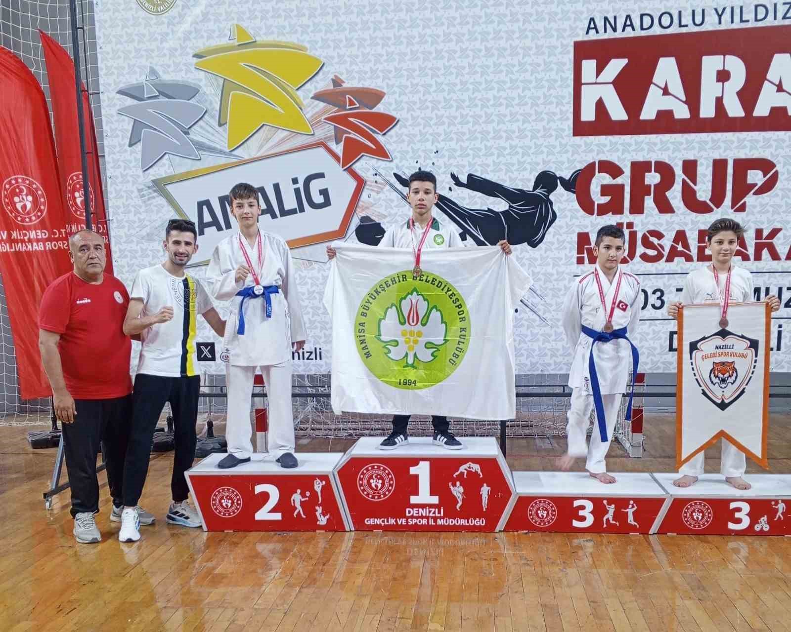 Karateciler Denizliden madalyalar ile döndü