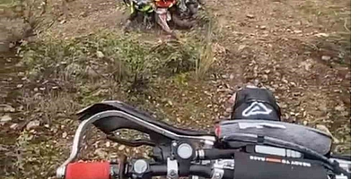 Karlı dağları cross motorlarla aşmaya çalıştılar ama olmadı!