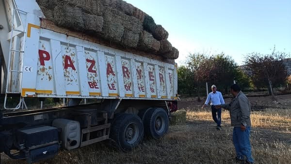 Kaşıkçılar Köyüne yem yardımı ulaştı
