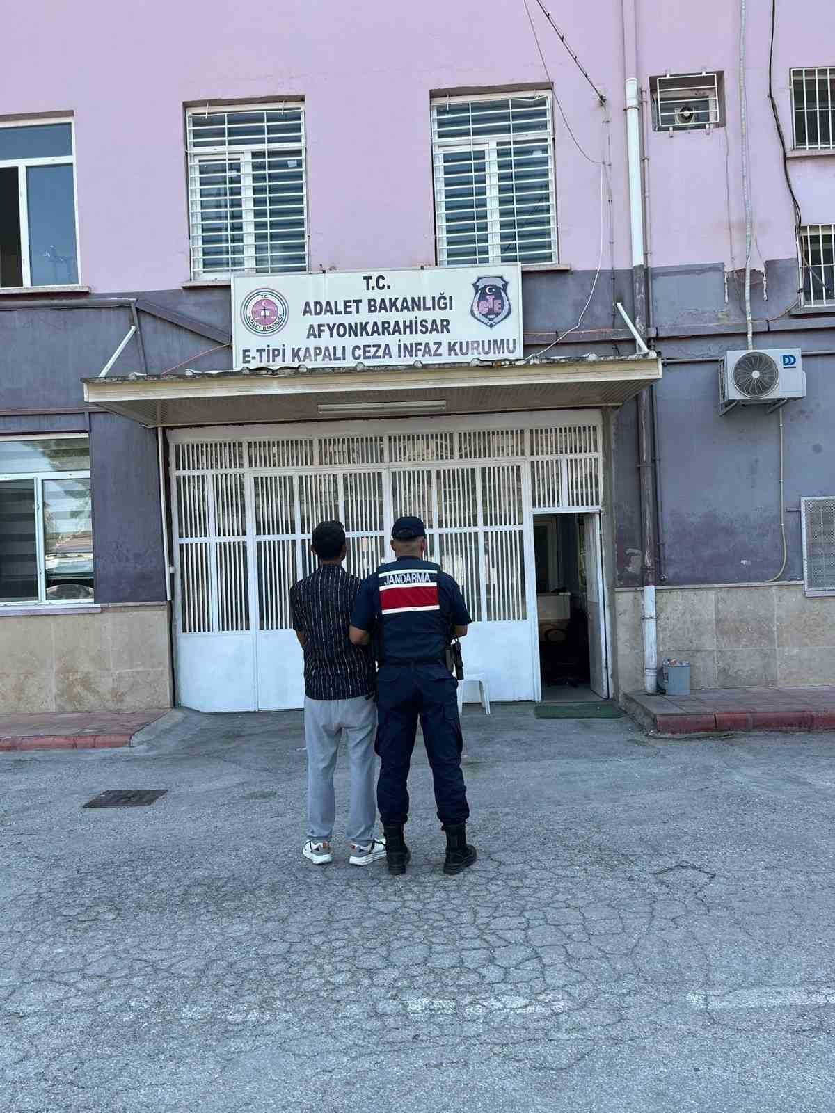 Kasten öldürme suçundan aranan şahsı jandarma yakaladı