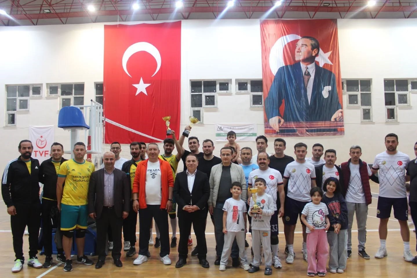 Kaymakam Duru Kurumlar Arası Voleybol Turnuvası finaline katıldı