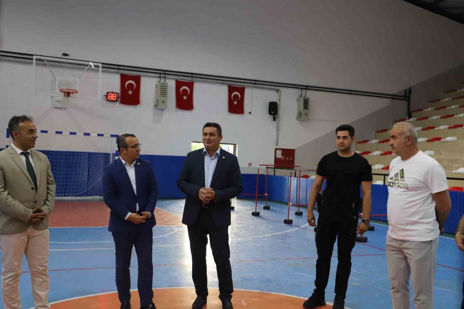 Kaymakam Yücelden spor kursuna ziyaret