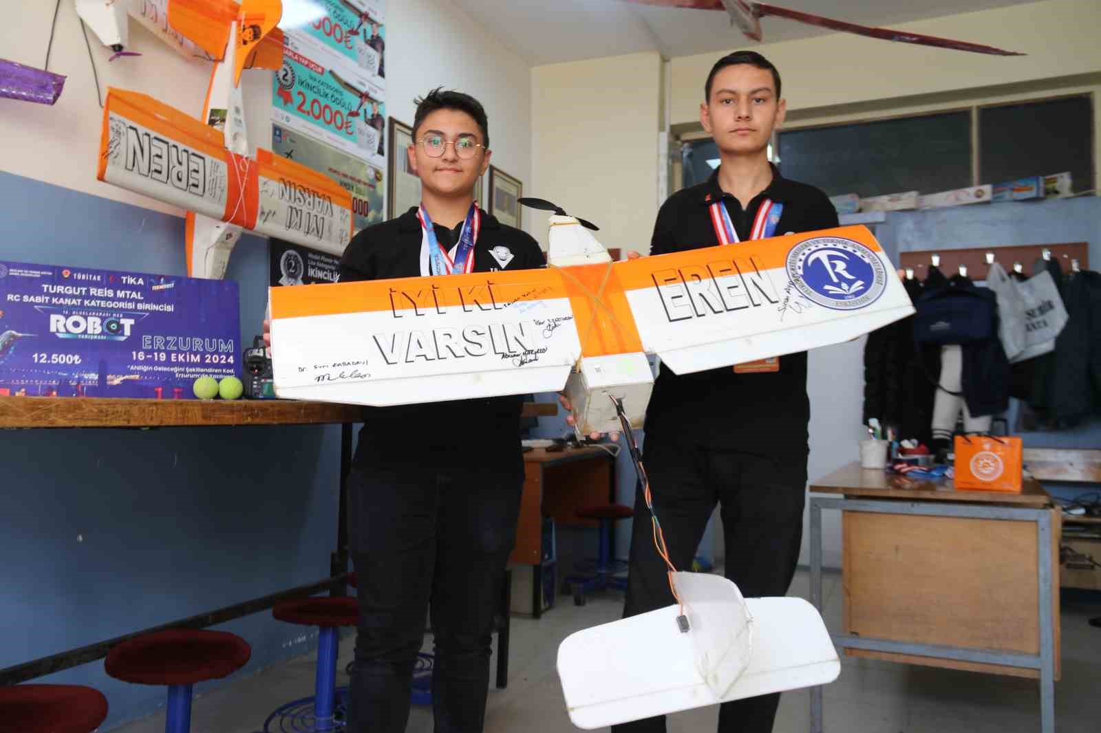 Eren Bülbül'ün ismini göklere yazarak dünya 1incisi oldular