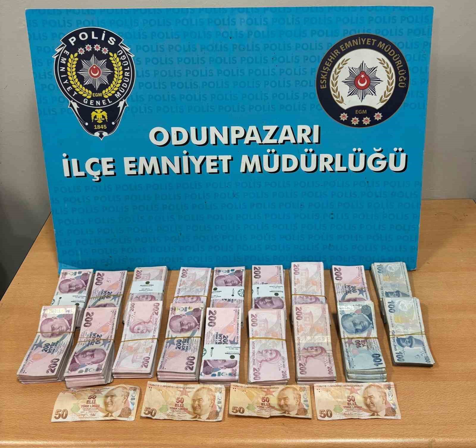 Kendini polis olarak tanıtıp 316 bin 700 TLlik ziynet eşyasını dolandıran kişi yakalandı