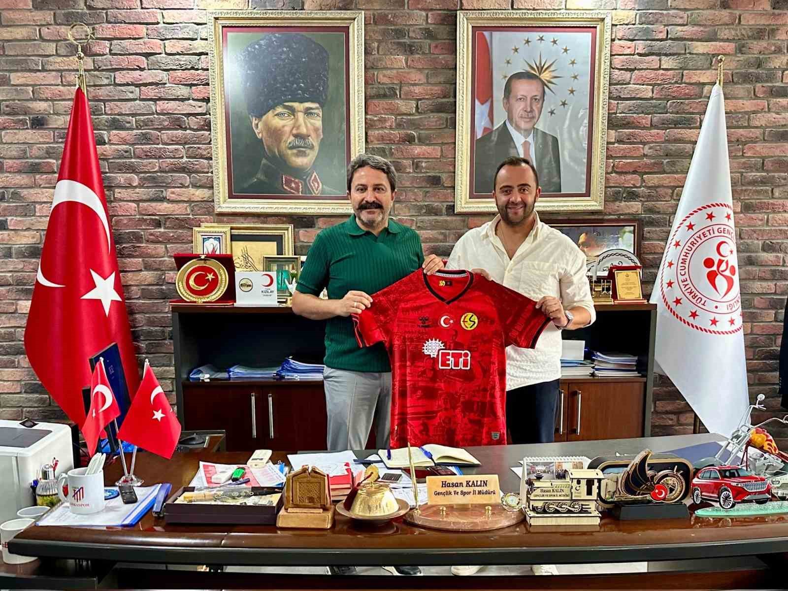 Eskişehirspor'dan Gençlik ve Spor İl Müdürü Hasan Kalın'a ziyaret