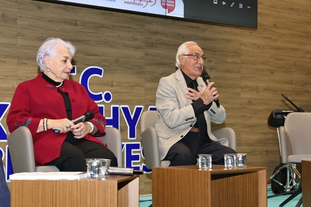 Kütahya Belediyesinden Nilüfer Örnek Özkan ve Adil Özkana Saygı Gecesi