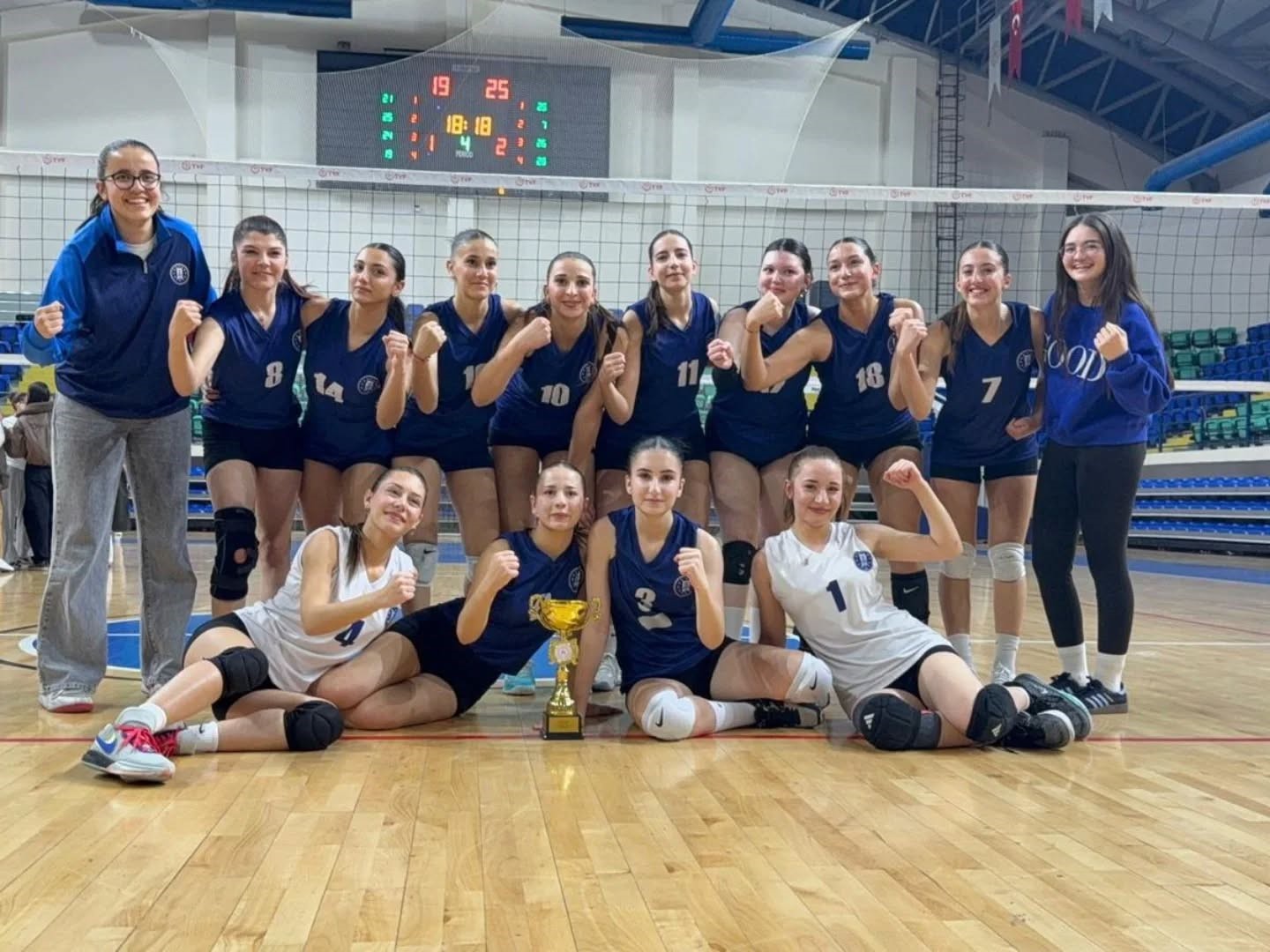 Kütahya Belediyespor Genç Kız Voleybol Takımı şampiyon oldu