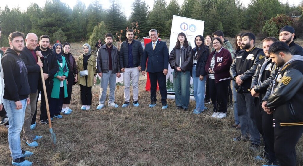 Kütahya Dumlupınar Üniversitesinde fidan dikim etkinliği