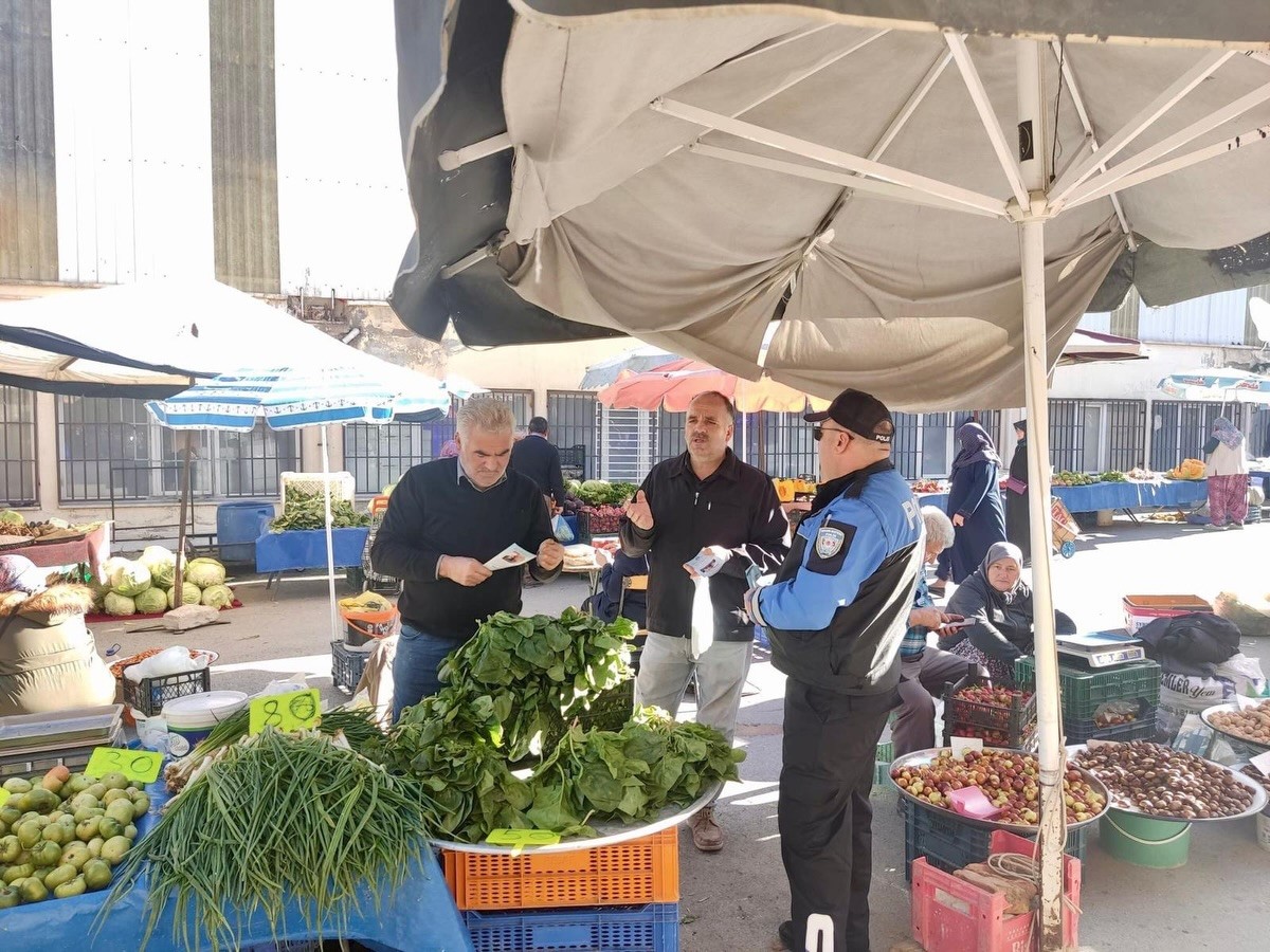 Kütahya Emniyetinden semt pazarlarında güvenlik bilgilendirmesi
