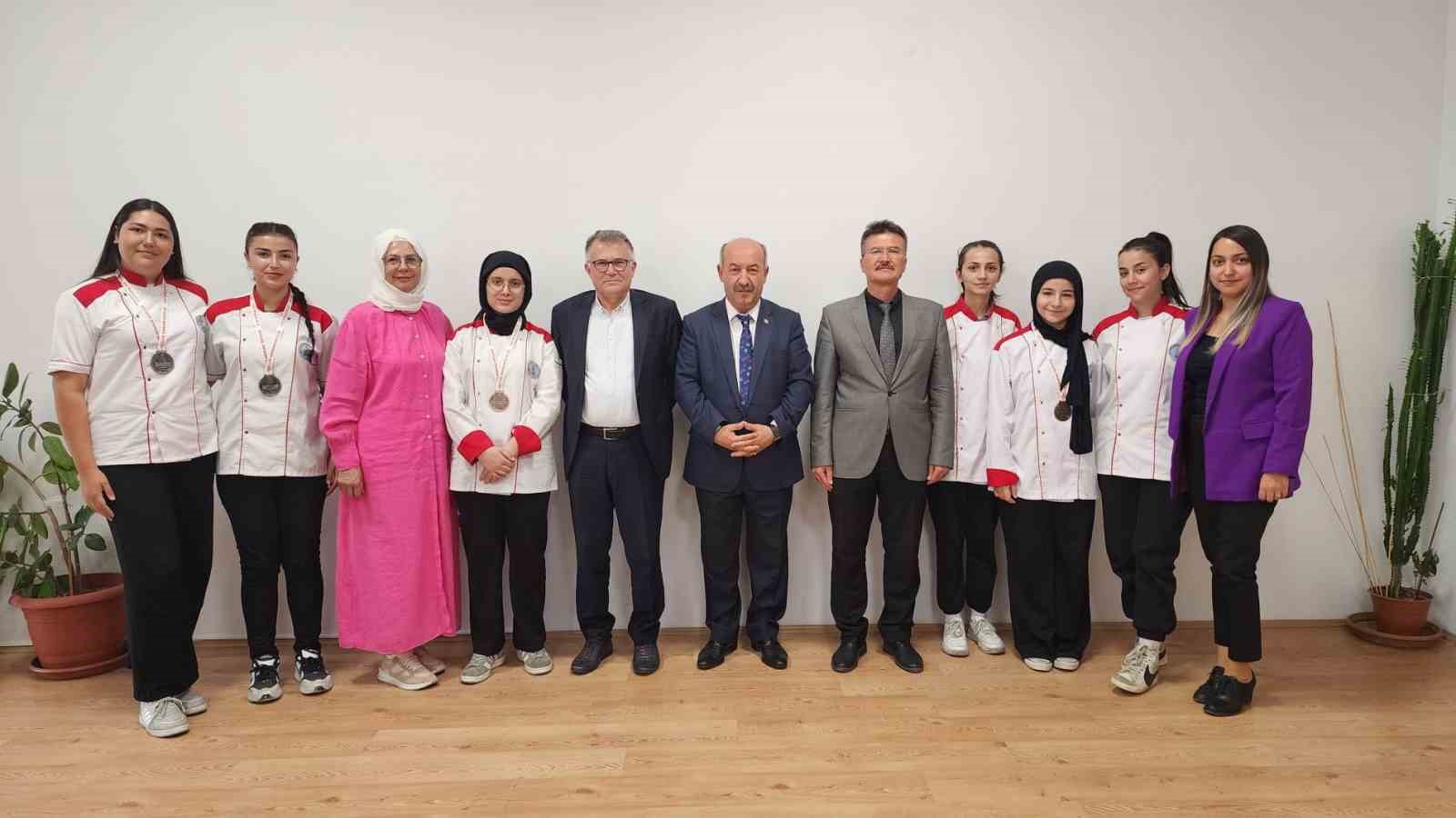 Kütahya Hayme Ana Mtal Öğrencileri Turizm Ve Lezzet Festivalinde Büyük Başarı Elde Etti