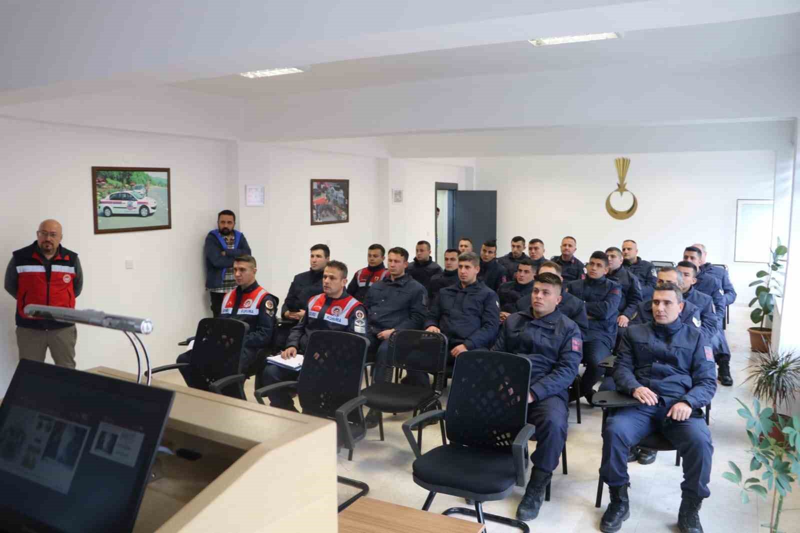 Kütahya Jandarma Komutanlığı personeline belgesiz hayvan hareketleri eğitimi