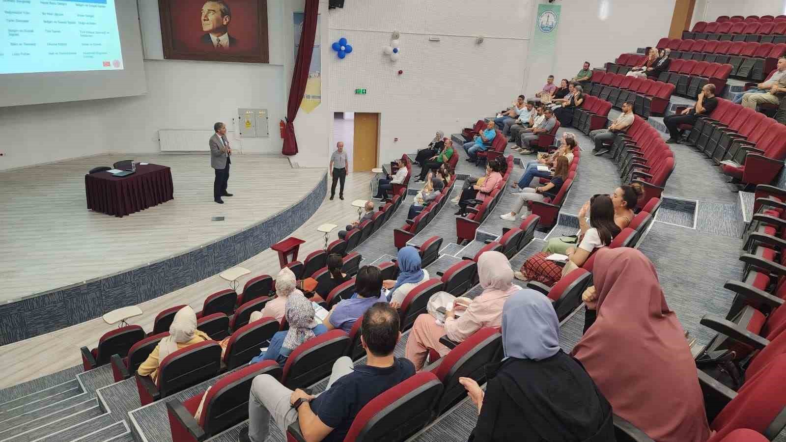 Kütahya MEM Müdürü Yılmazdan öğretmen seminerlerine ziyaret