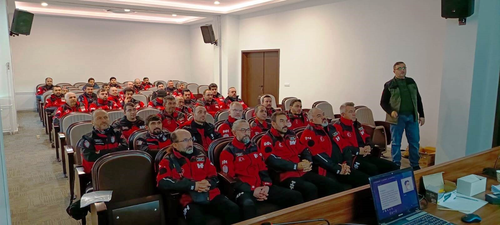 Kütahya OBM'den orman yangınlarıyla mücadele gönüllü eğitimi