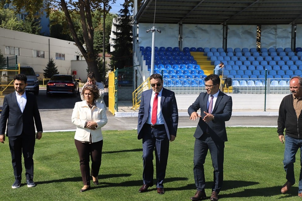Kütahya Valisi Işın'dan spor tesislerinde inceleme