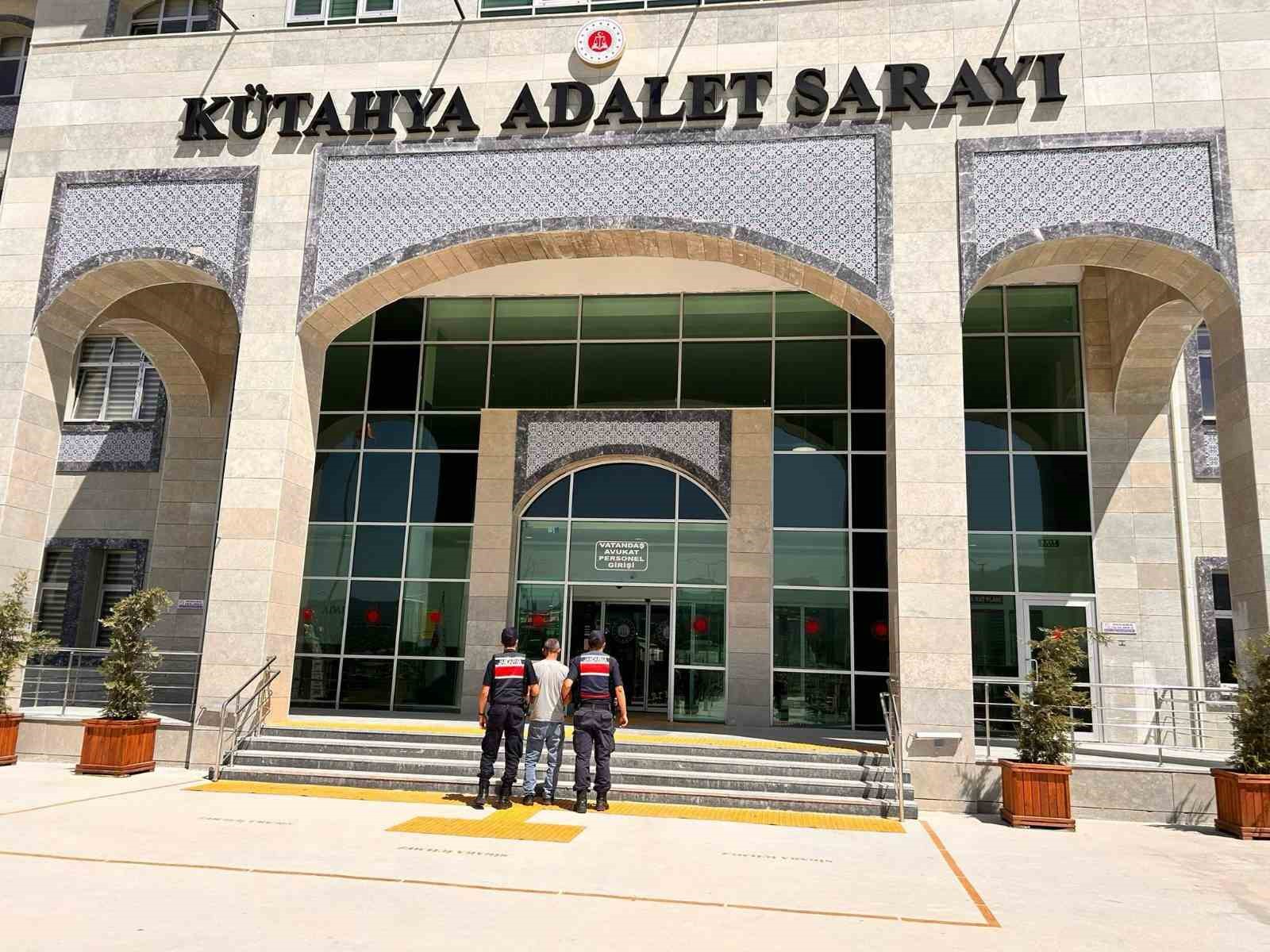 Kütahyada aranan şahıslar JASATtan kaçamadı