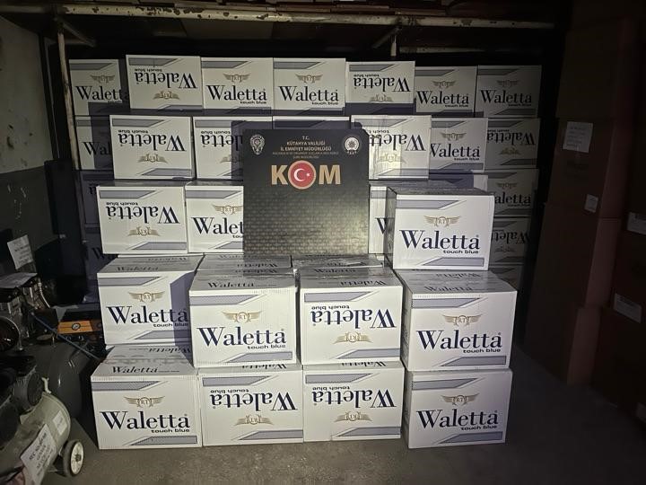 Kütahyada bir araçta 5 milyon 190 bin boş makaron ele geçirildi