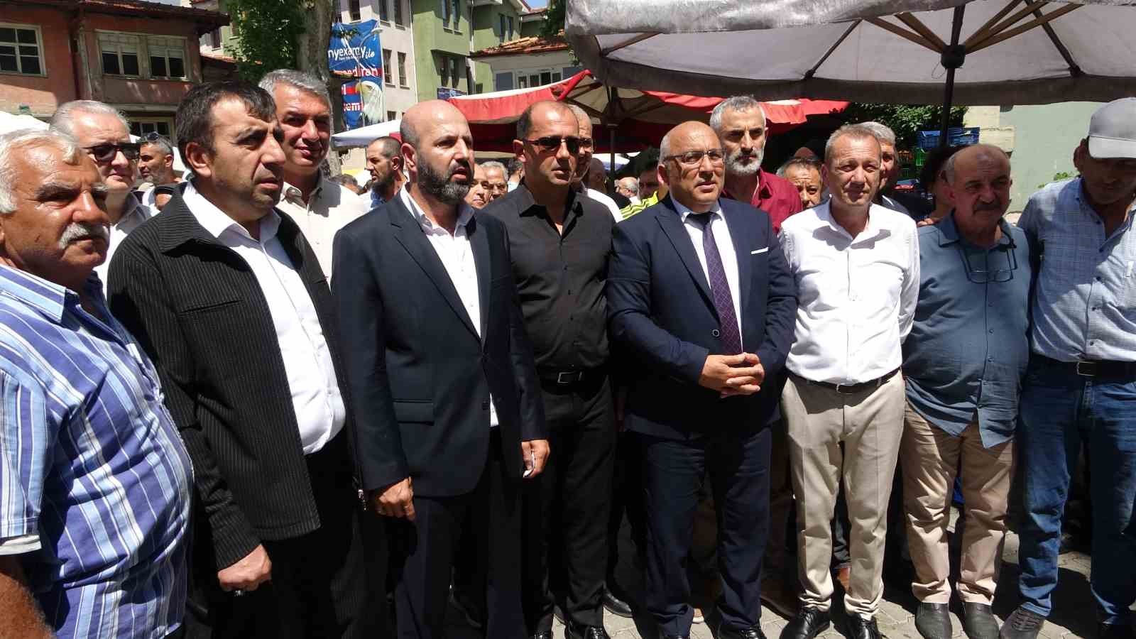 Kütahya'da Çarşamba Pazarının kapatılmak istenmesi tepkiye sebep oldu