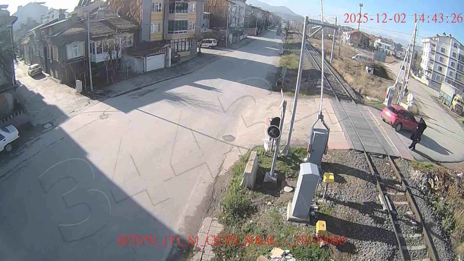 Kütahyada dikkatsizliğin sebep olduğu kazalar kameraya yansıdı