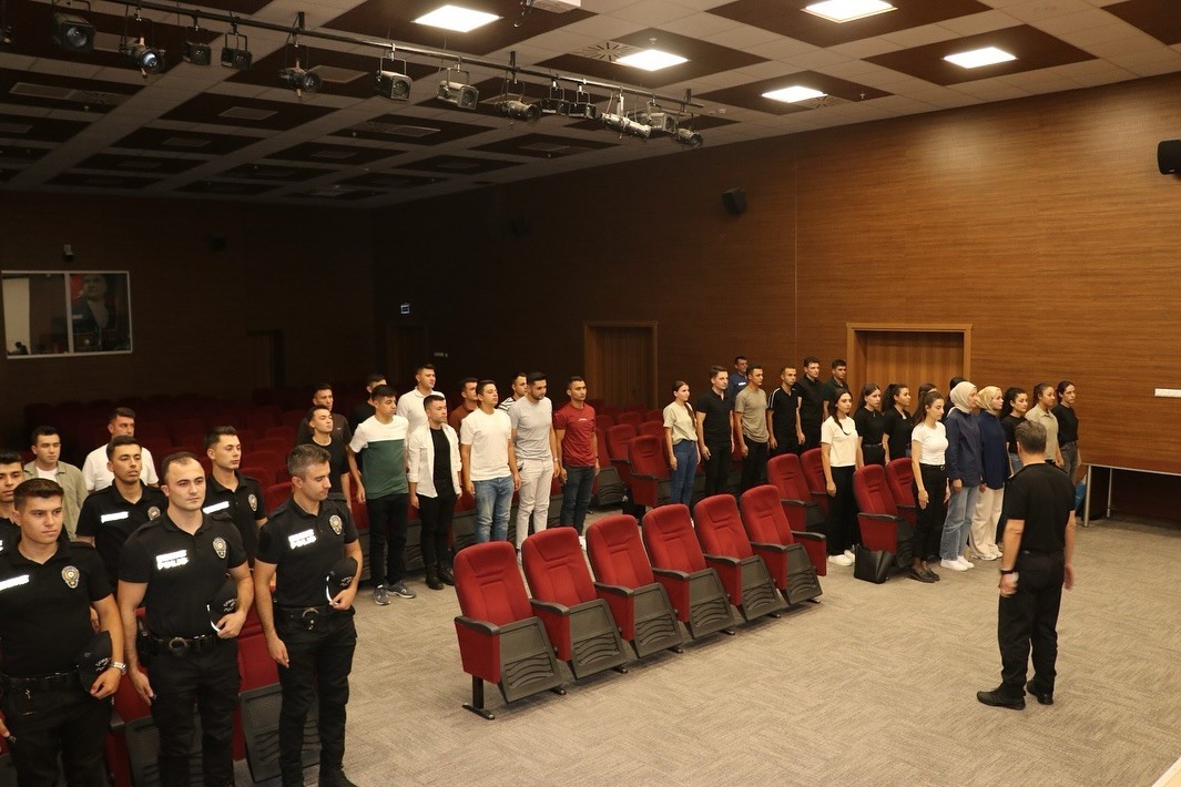 Kütahya'da göreve başlayan polislere oryantasyon ve farkındalık eğitimi