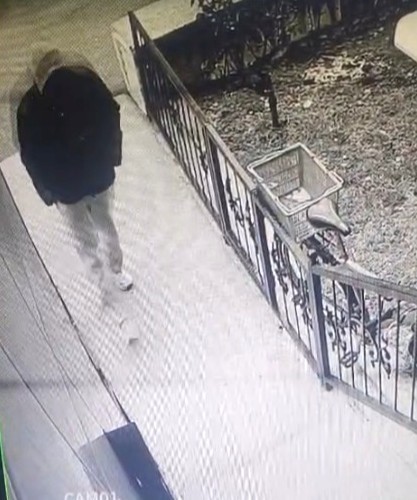 Kütahyada gündüz vakti bisiklet hırsızlığı kamerada