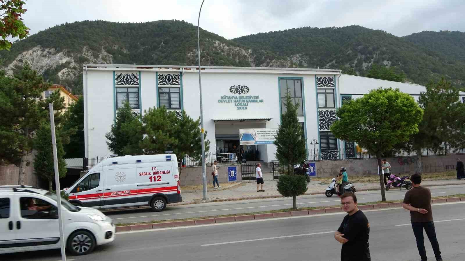 Kütahya Hanımlar Lokalinde tavan çöktü: 1 yaralı