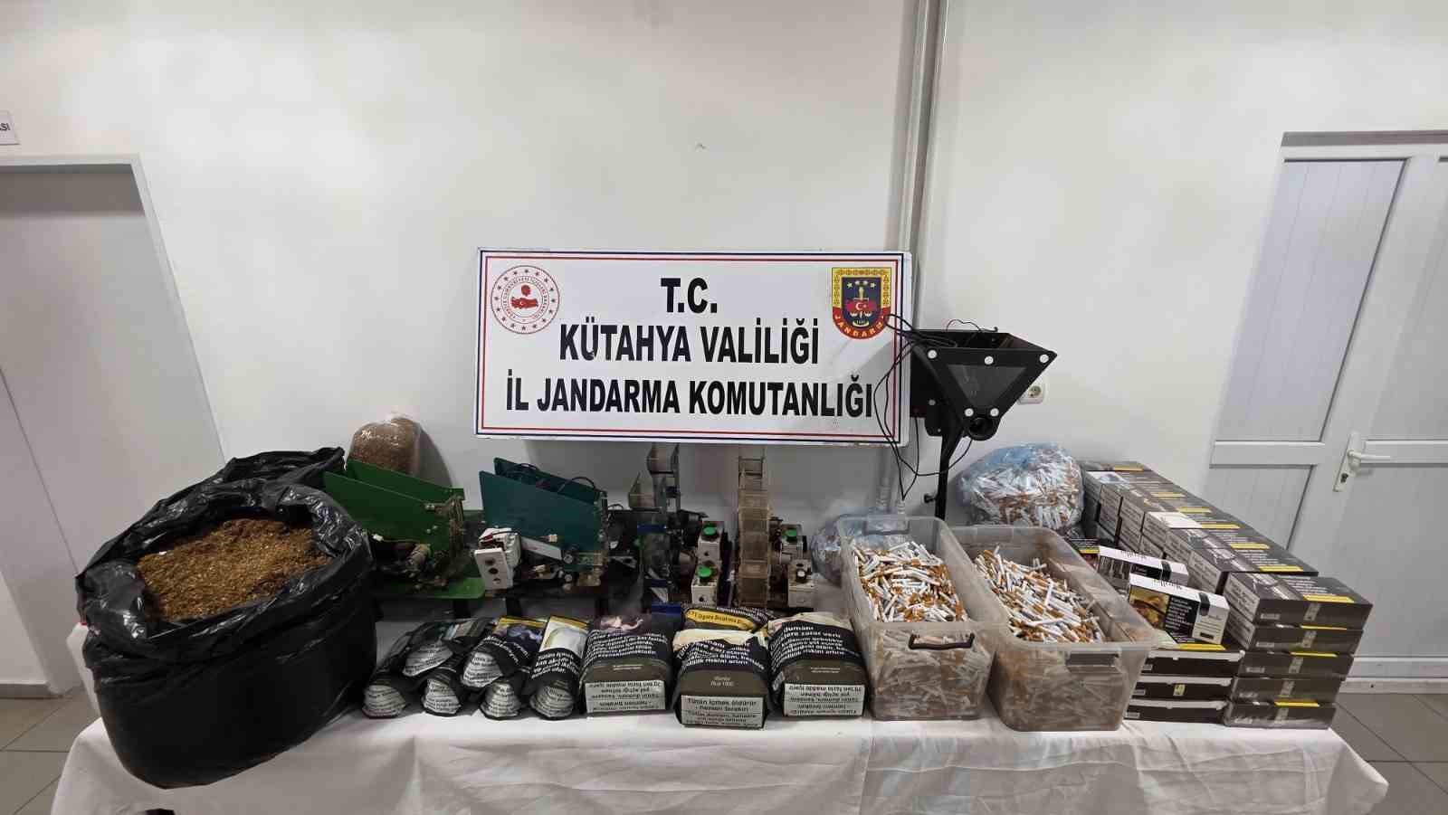 Kütahyada jandarmadan kaçak tütün ve sigara operasyonu