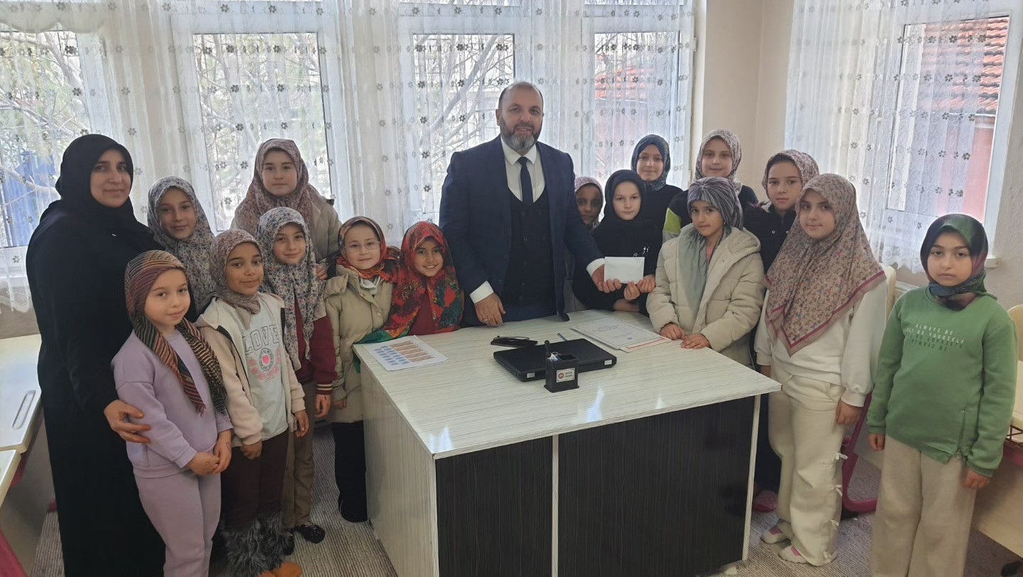 Kütahyada Kuran Kursu öğrencilerinden Filistine anlamlı bağış