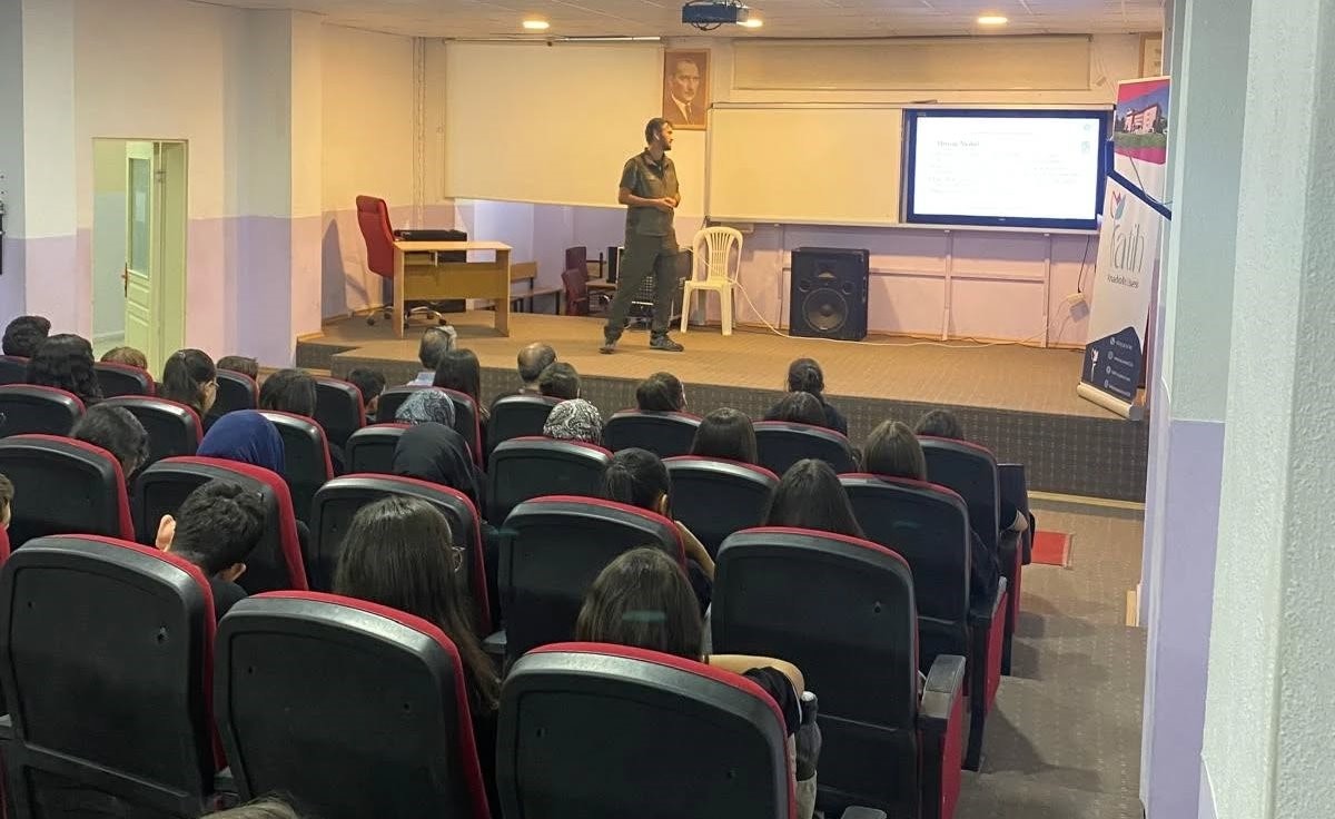 Kütahyada lise öğrencilerine Mavi Vatan: Orman başlıklı eğitim