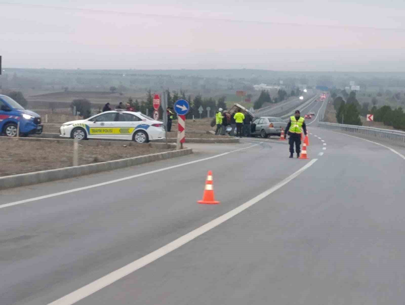 Kütahya'da otomobil ile traktör çarpıştı: 2 yaralı