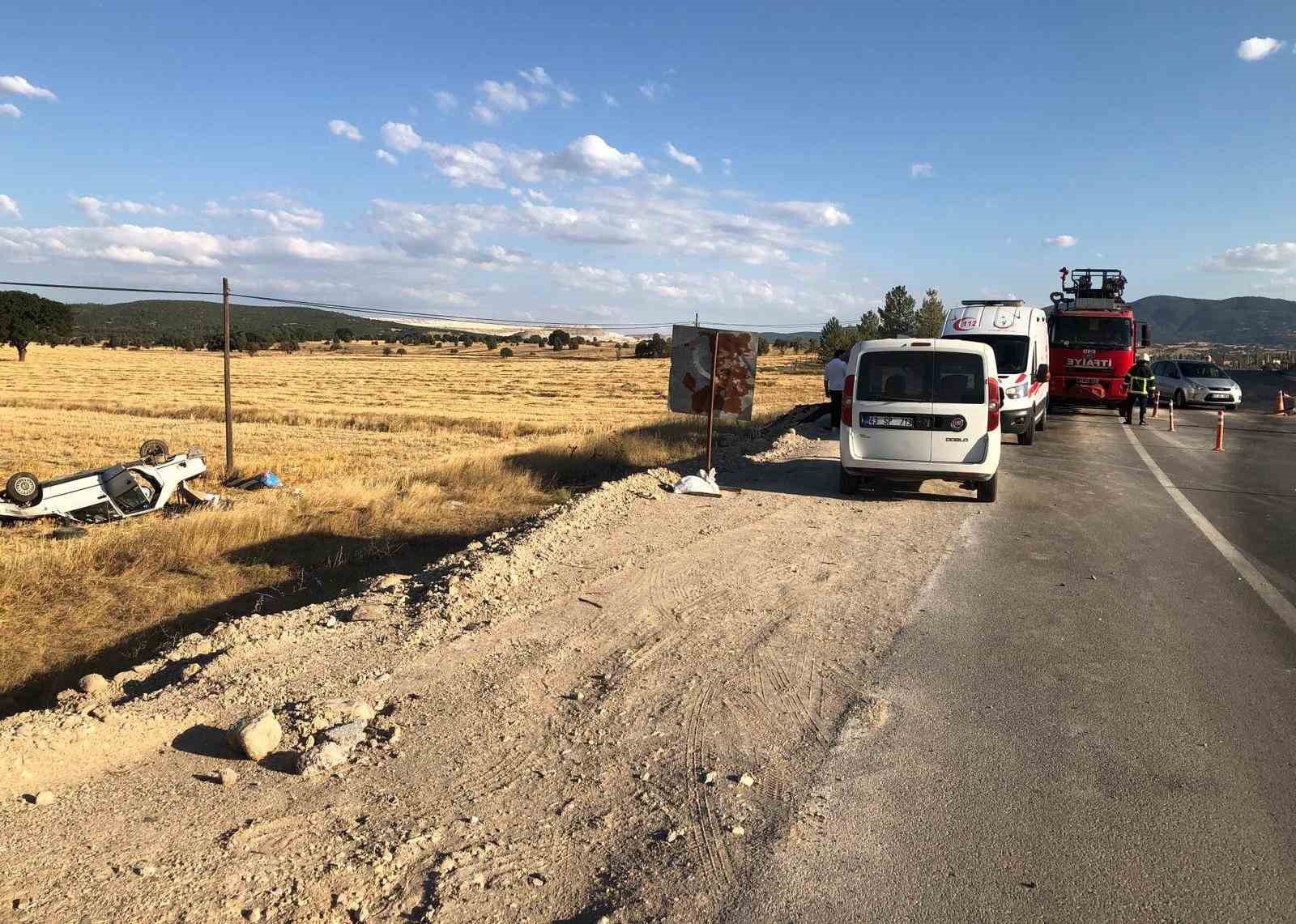 Kütahya'da otomobil tarlaya uçtu: 2 yaralı