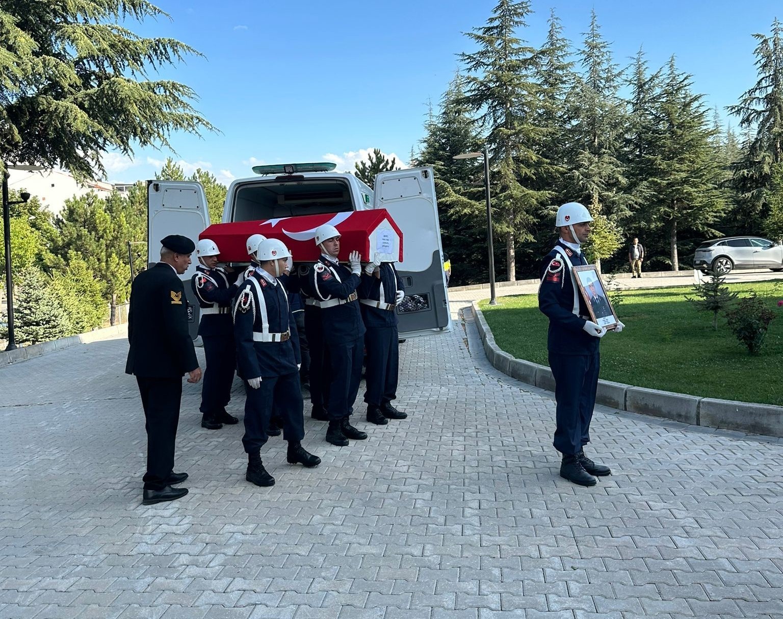 Kütahyada Şehit Uzman Çavuş Yücel Yeşil için tören düzenlendi