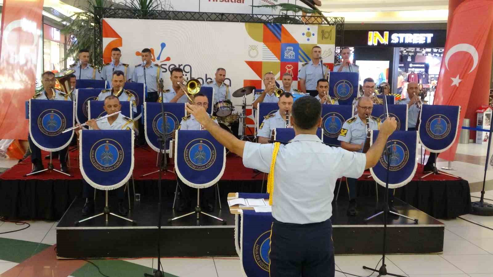 Kütahya'da Tugay Bandosundan Zafer Bayramı konseri
