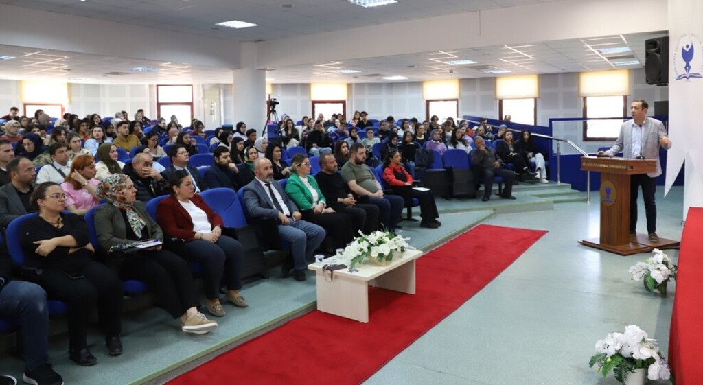 Kütahya'da Türkiye Yüzyılı Maarif Modeli Konferansı düzenlendi