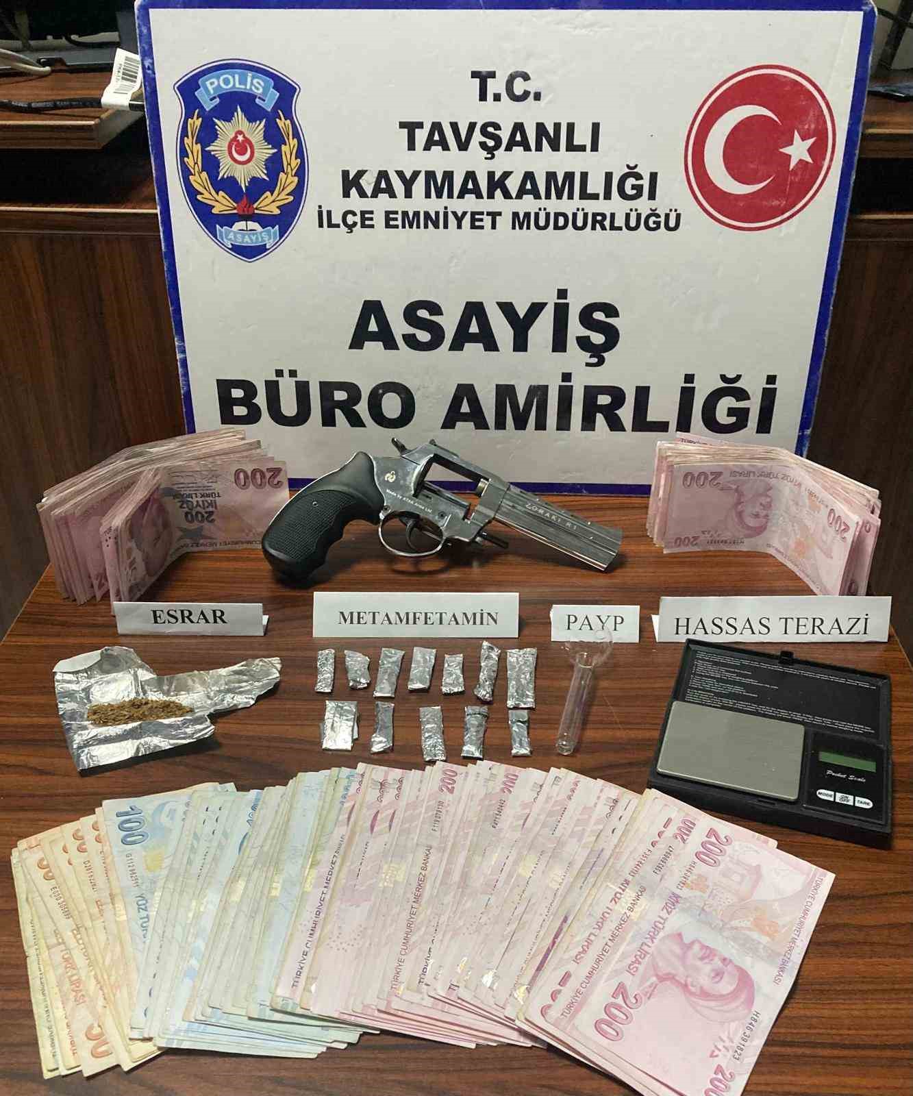 Kütahyada uyuşturucu ticareti yapmak suçundan 1 kişi tutuklandı