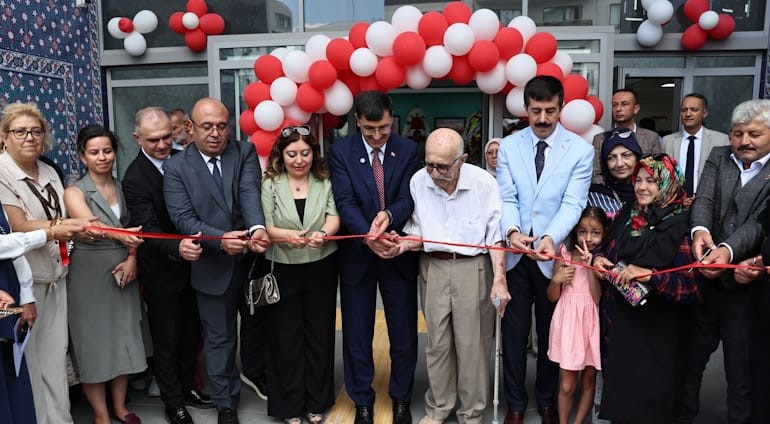 Kütahyada Yaşlı ve Engelli Gündüz Yaşam Merkezi açıldı