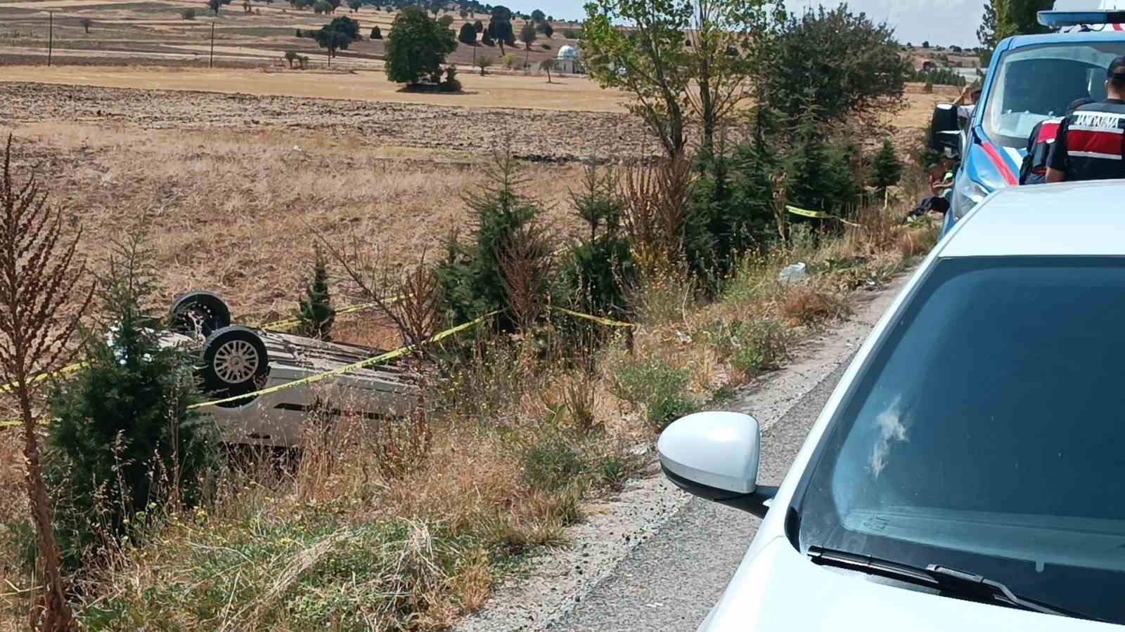 Kütahyada yol kontrolü yapan jandarma, takla atan otomobilin altında kaldı: 1 şehit