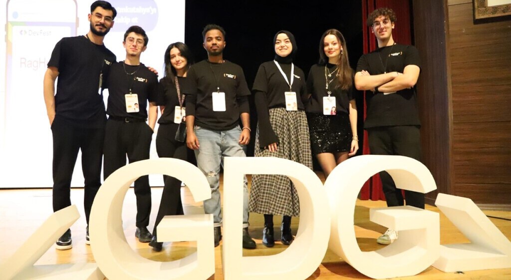 Kütahyadaki Devfest25 etkinliği teknoloji tutkunlarını bir araya getirdi