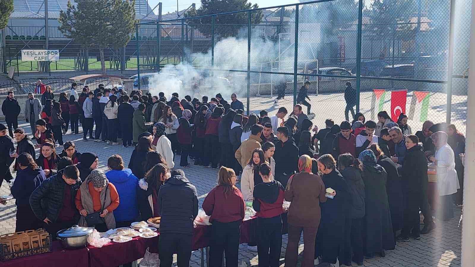 Kütahyadaki okullarda Filistine destek amacıyla düzenlenen Hayır Çarşısı etkinlikleri devam ediyor