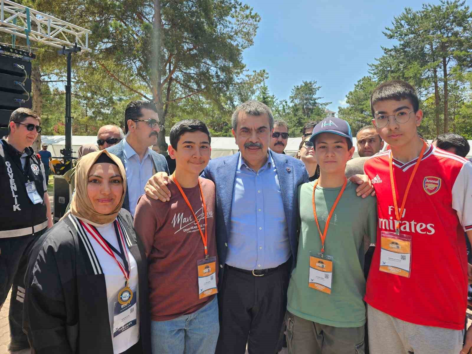 Kütahyalı öğrenci, Uluslararası MEB Robot Yarışmasında dünya şampiyonu oldu