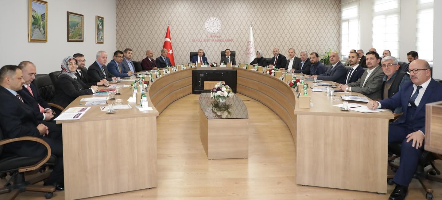 Kütahyanın eğitim vizyonuna yönelik yürütülen projeler masaya yatırıldı