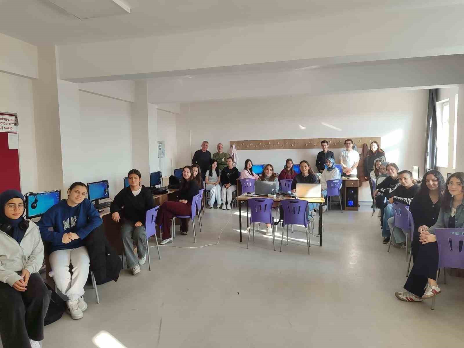 Lise öğrencilerine yönelik ‘Siber Tehdit İstihbaratı kursu açıldı