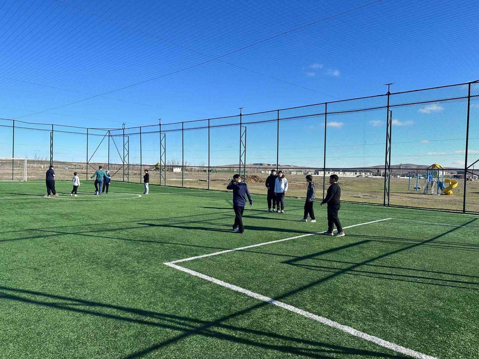 Mahmudiye'deki spor tesisleri hizmet veriyor